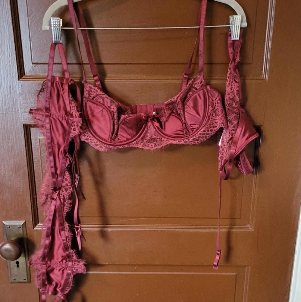 Bra and garter set